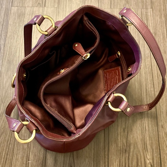 Burgundy Coach bag minimal signs of wear - Picture 3 of 11